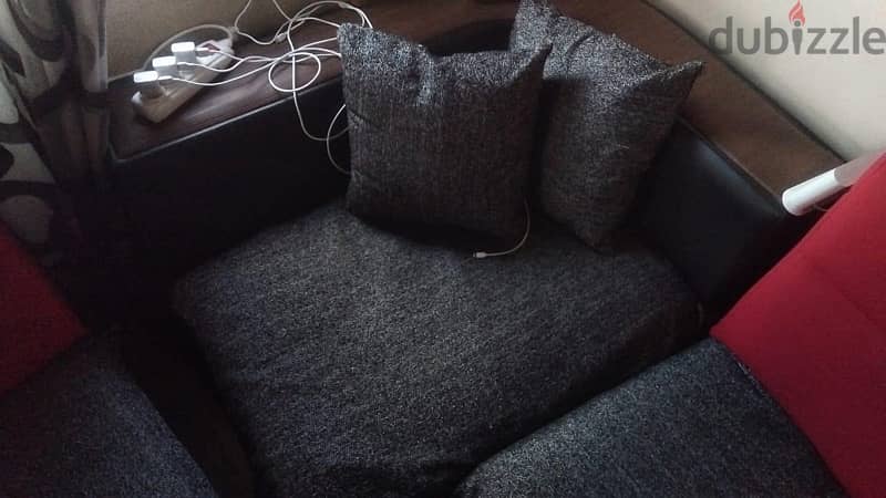 sofa corner good condition with table 3