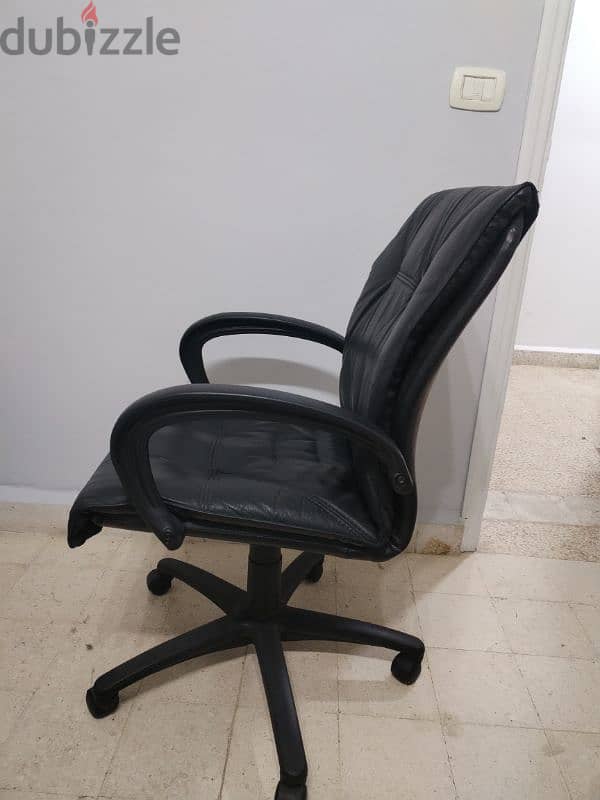 OFFICE CHAIR 1