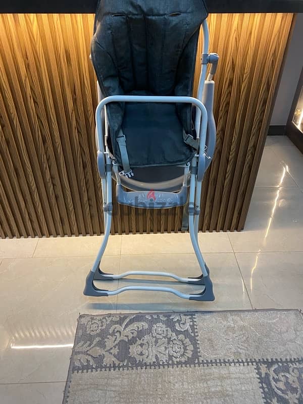 excellent high chair used like new 1