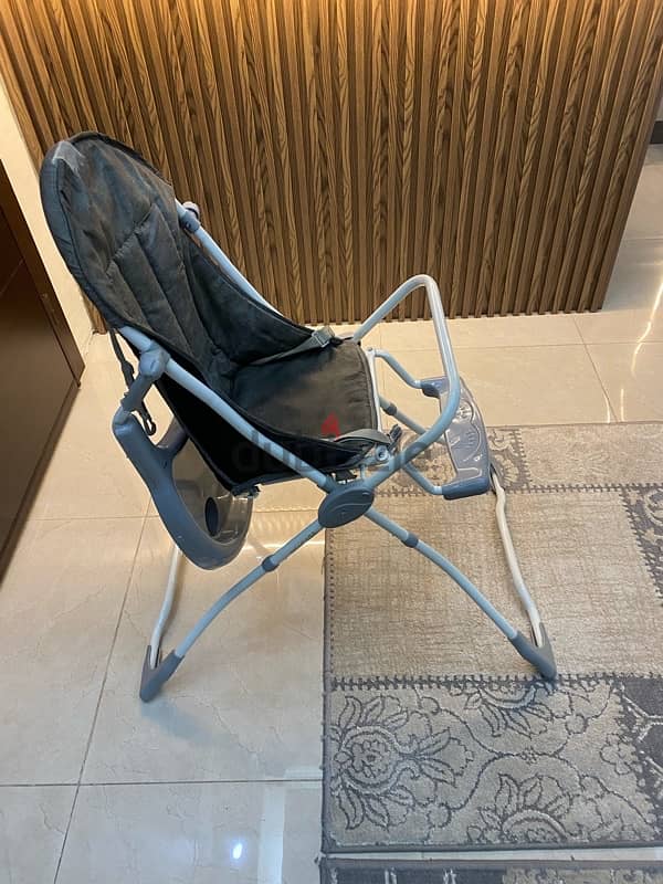 excellent high chair used like new 3