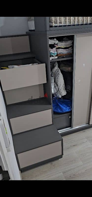 full Bedroom, 3 beds, closet and extra drawers 1