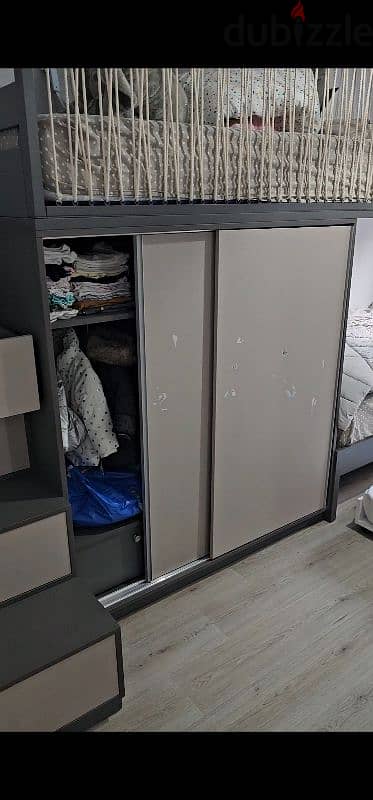 full Bedroom, 3 beds, closet and extra drawers 2