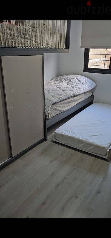 full Bedroom, 3 beds, closet and extra drawers 3