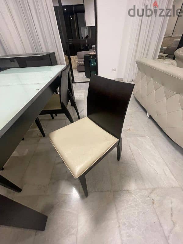 Modern Glass Dining Set – Great Condition طقم سفرة بزجاج بحالة منيحة 1