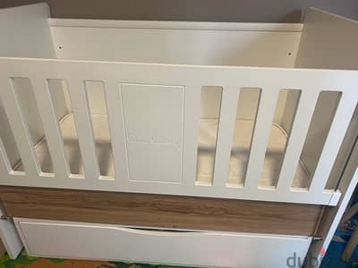 Original Pierre Cardin Opale Baby Bed, with its mattress, like new