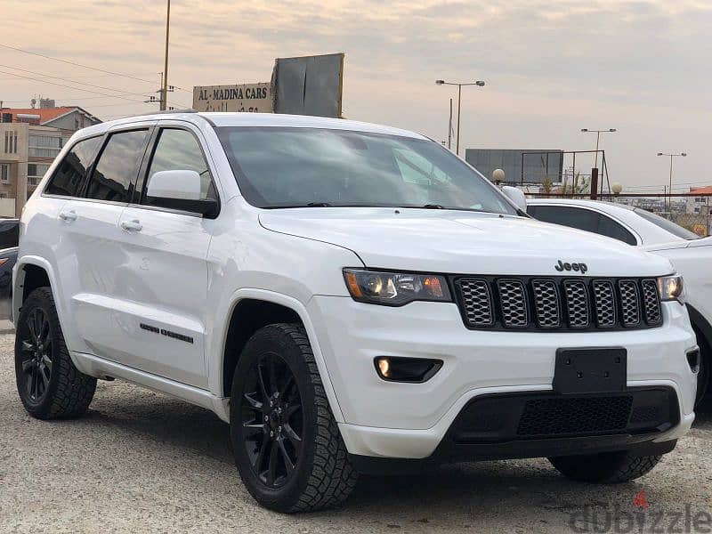 Jeep Grand Cherokee 2018 altitude edition low mileage 0