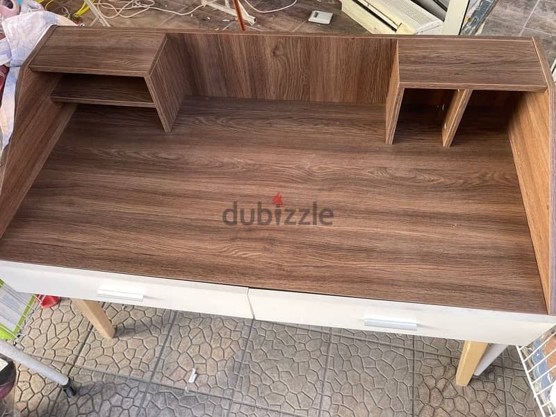 Desk مكتب 2