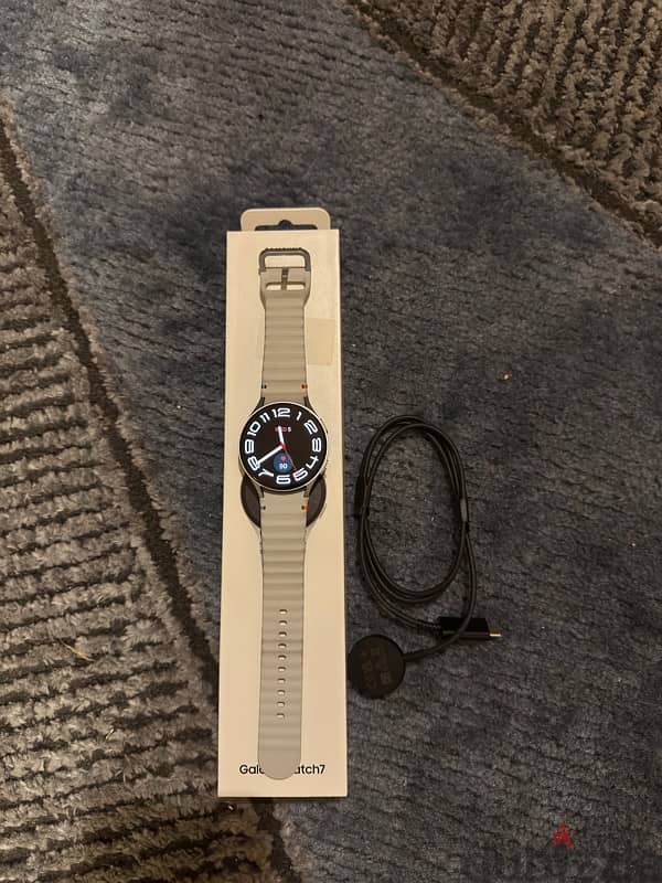 Samsung watch 7 44mm silver used 1 month no sratches still new 0