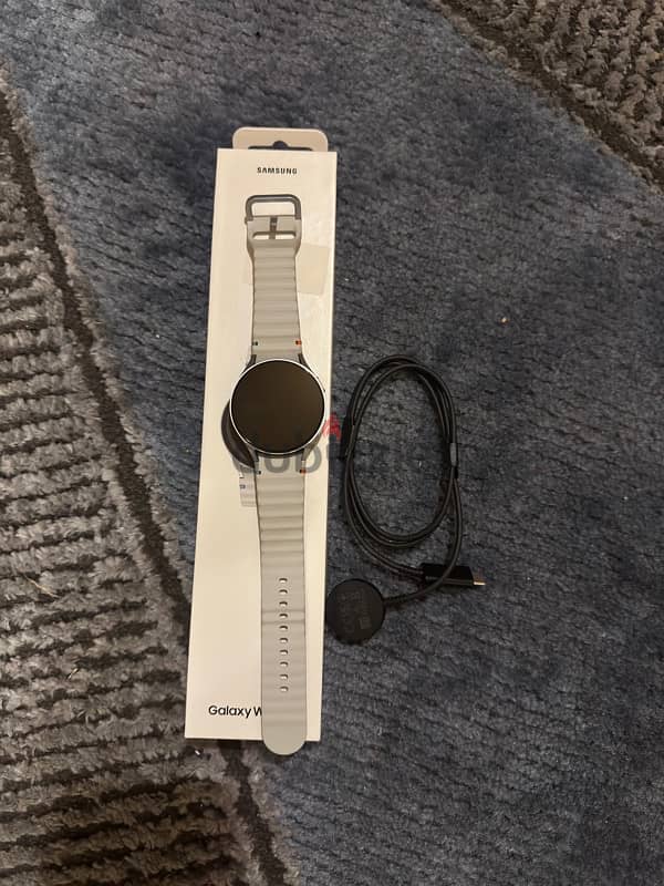 Samsung watch 7 44mm silver used 1 month no sratches still new 1