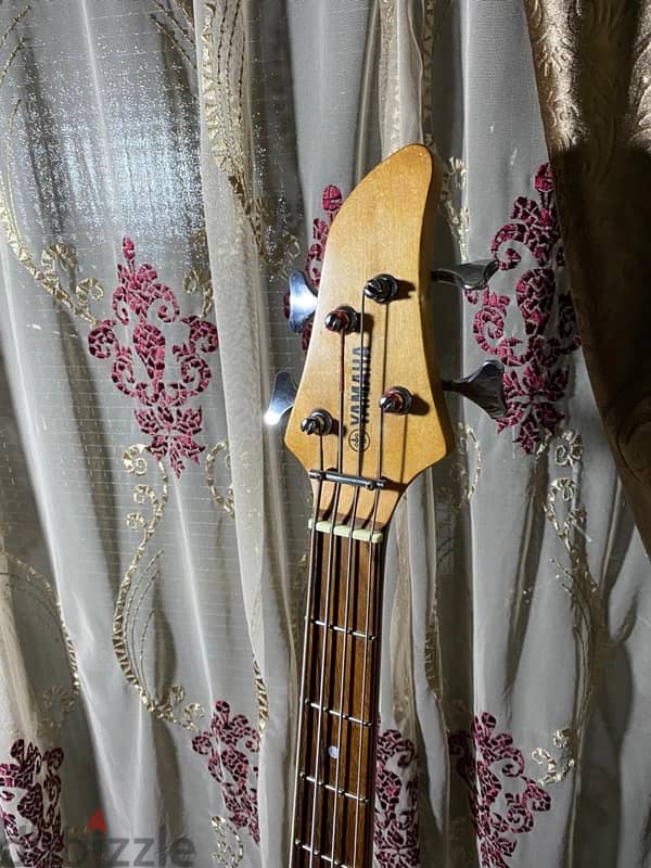 Yamaha bass guitar electric 1