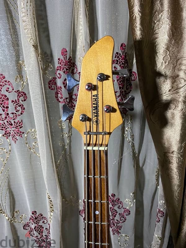 Yamaha bass guitar electric 2