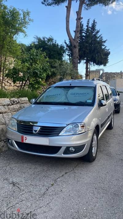 Dacia Logan MCV 2011 + Public Plate