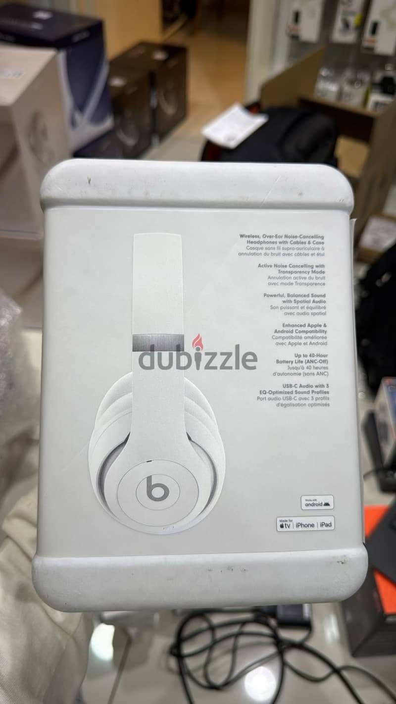 Beats studio pro matte white 1