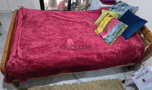 1 bed with 1 mattress for sale سرير مفرد ونصف مع فرشته