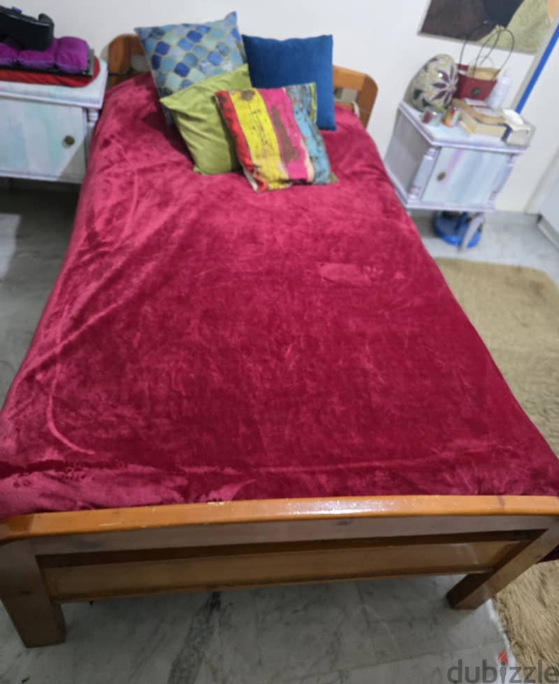 1 bed with 1 mattress for sale سرير مفرد ونصف مع فرشته 2