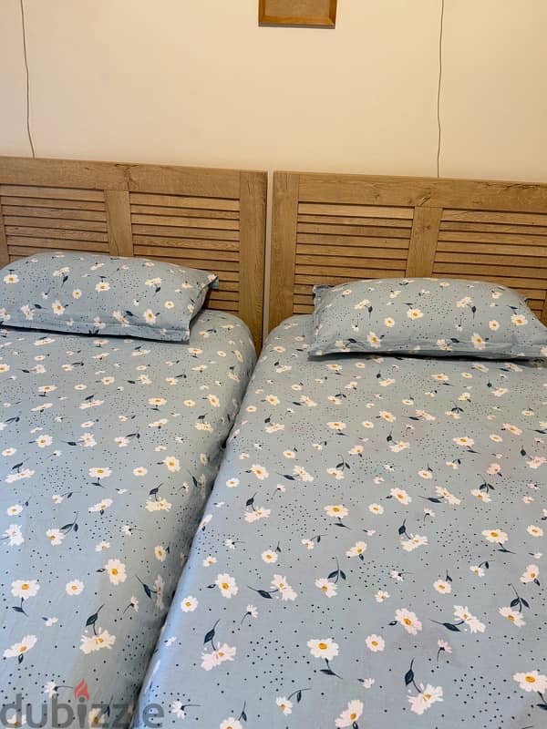 2 beds used like new ones with 2 mattress used less then 6 months 3