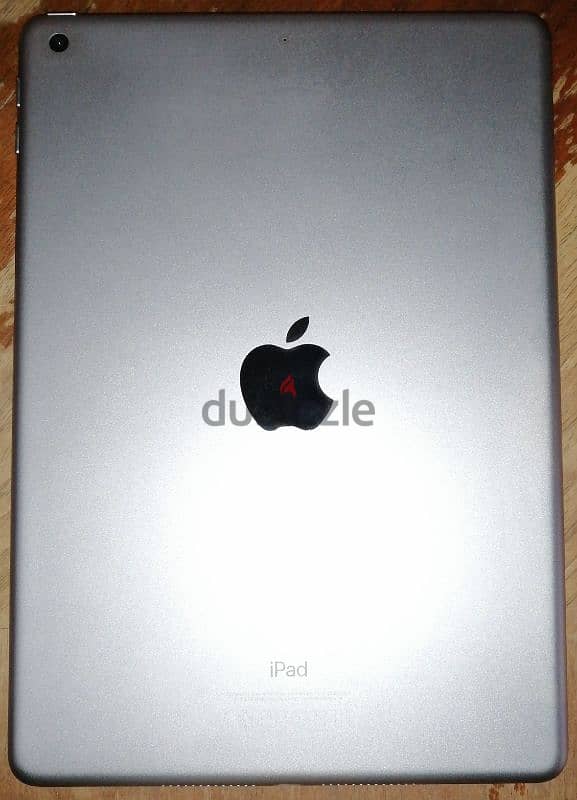 iPad 5, 32 GB, updated with cover and charger. 1