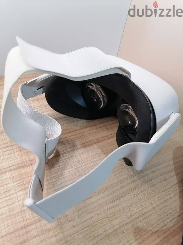 Oculu's Meta Quest 2 Virtual Reality Headset 3