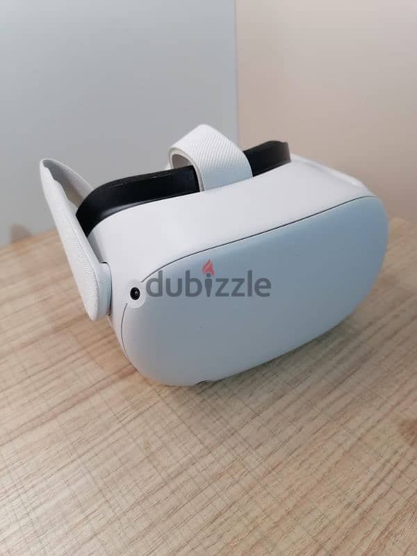 Oculu's Meta Quest 2 Virtual Reality Headset 4