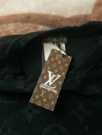 Louis vuitton size medium