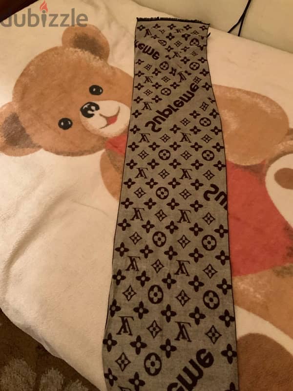 LV SUPREME scarf 1