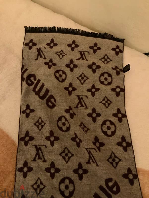 LV SUPREME scarf 2