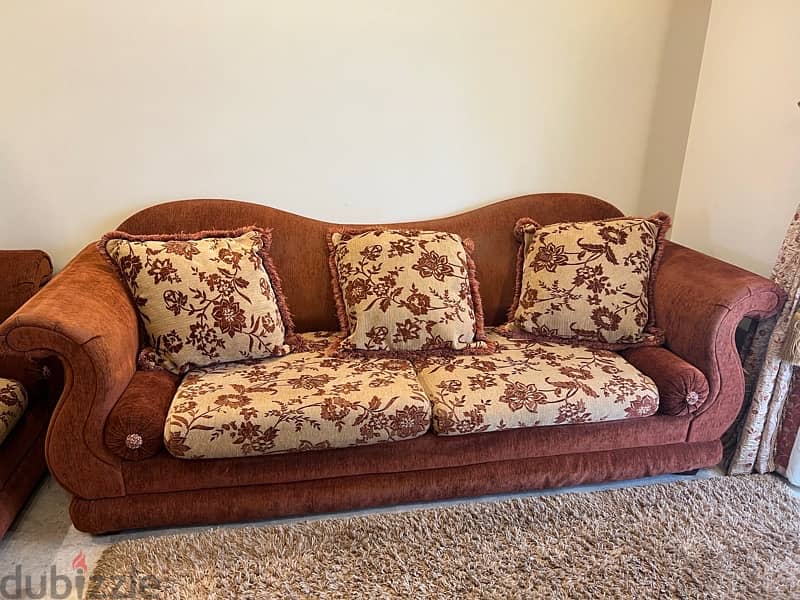 used living room in good condition 1