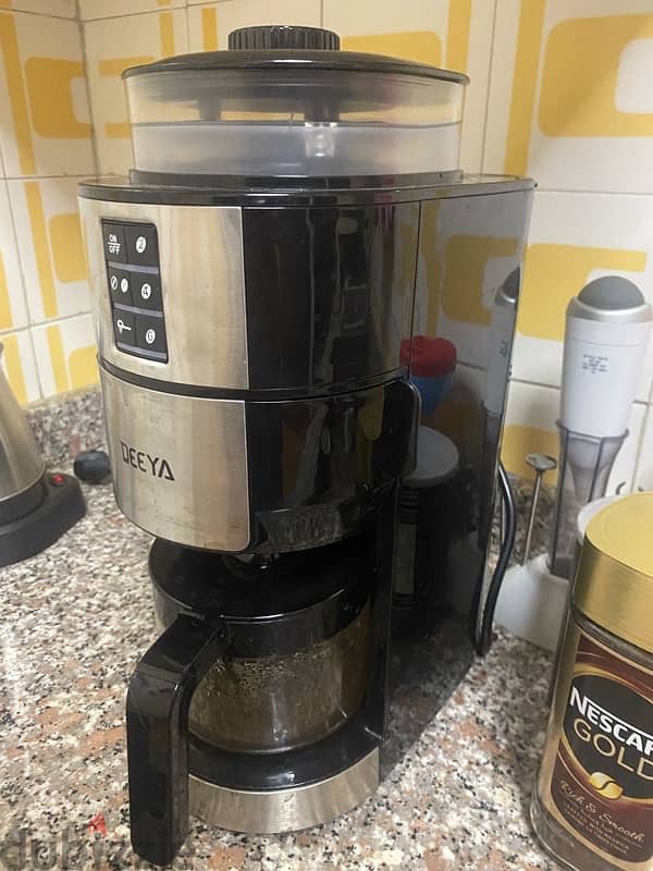 barely used American coffee machine 0