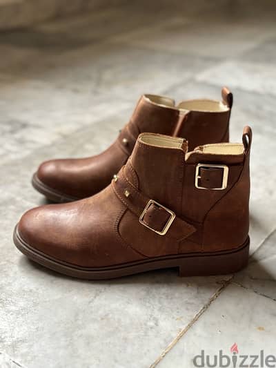 Original Clarks Leather Boots 37 (Brand New) بوتس جلد كلاركس 37 جديد