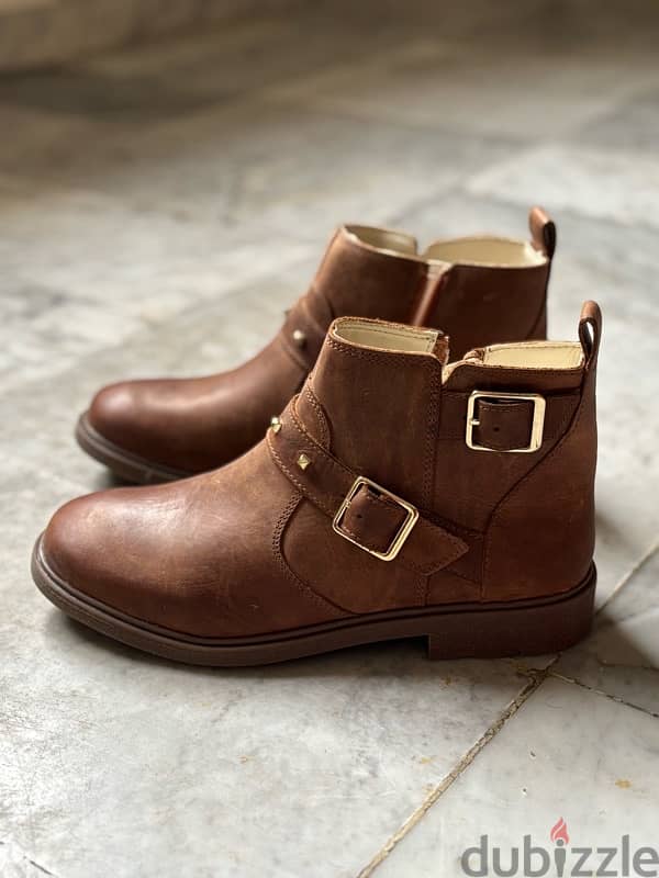 Original Clarks Leather Boots 37 (Brand New) بوتس جلد كلاركس 37 جديد 0