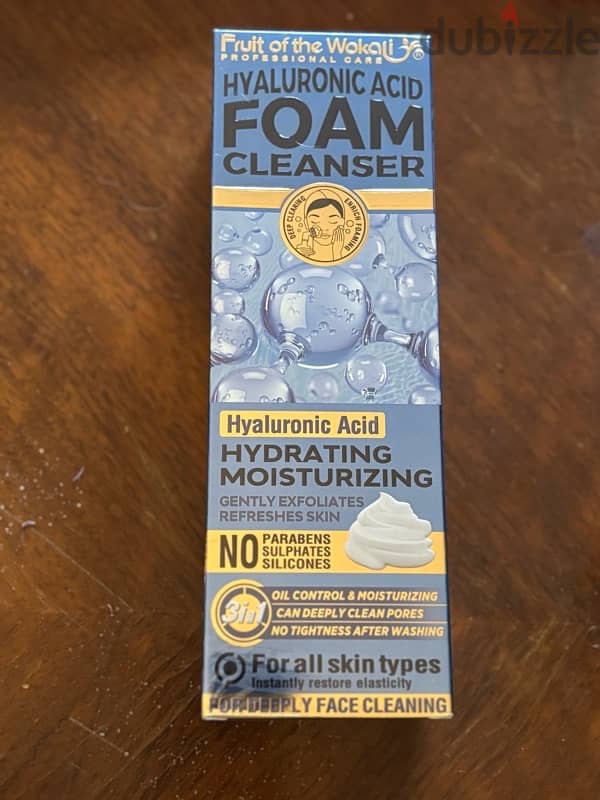 Hyaluronic Acid Foam Cleanser with Silicone Brush غسول للوجه مع فرشات 1