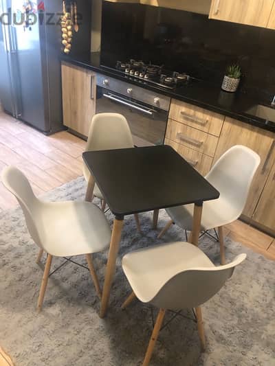 kitchen table with 4 chairs in excellent condition. 130$