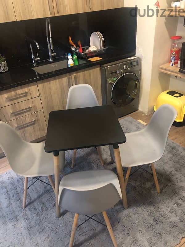 kitchen table with 4 chairs in excellent condition. 130$ 1