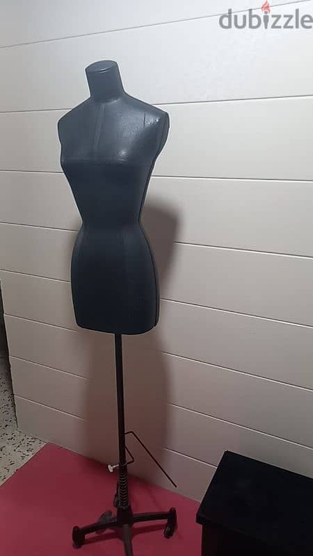 mannequin leather 1