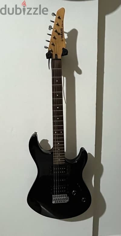 Yamaha ERG121 Electric Guitar Package