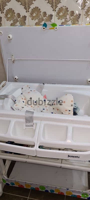 bathtube changing table