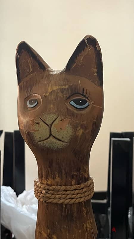 Cat statue 1