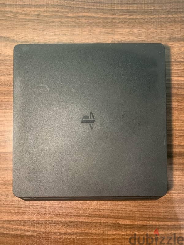 PlayStation 4 slim 5