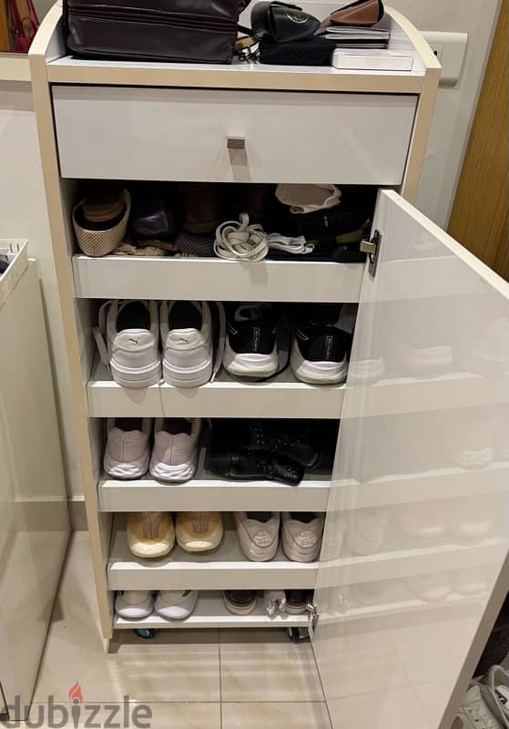 Shoes closet with 1 drawer and wheels - very good condition 1