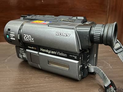 SONY CCD-TRV23E handycam excellent condition with original charger