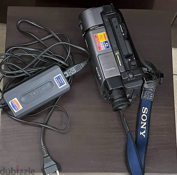 SONY CCD-TRV23E handycam excellent condition with original charger 8