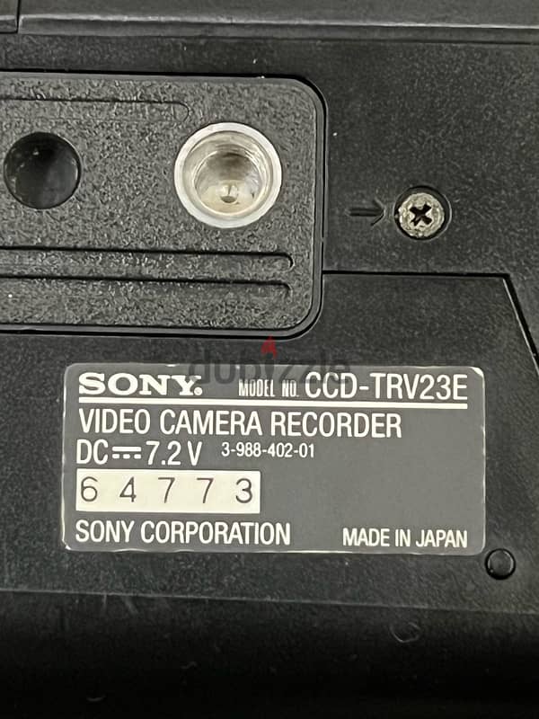 SONY CCD-TRV23E handycam excellent condition with original charger 9