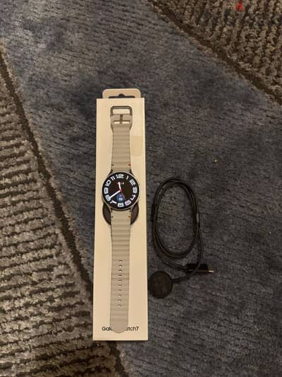 smart watch 7 44mm  samsung used 1 month like new