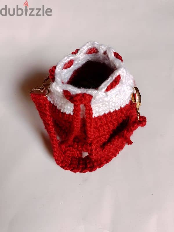 crochet red purse with memory game 1