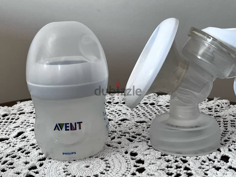 Avent Feeding bottles and Manual pump 1