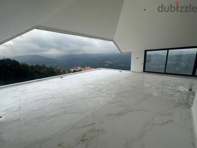 Prime Location | 170 Sqm Roof Apartment | Panoramic Mountain View