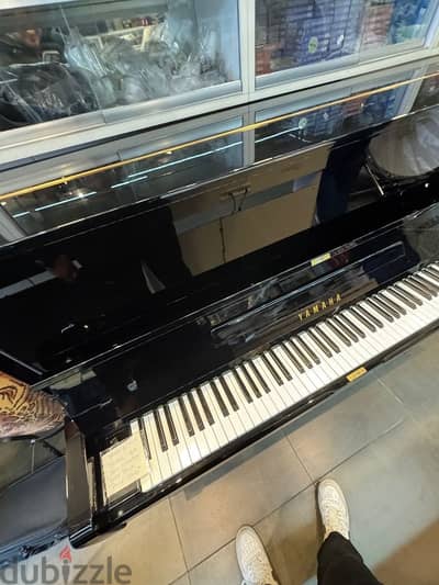 Yamaha U1H Piano