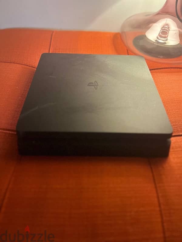 PS4 slim very clean with 2 black controllers 2