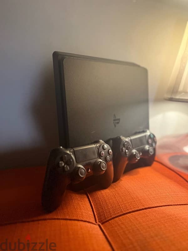 PS4 slim very clean with 2 black controllers 3