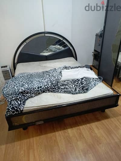 double size bed used in good condition,تخت مجوز بحالة جيدة